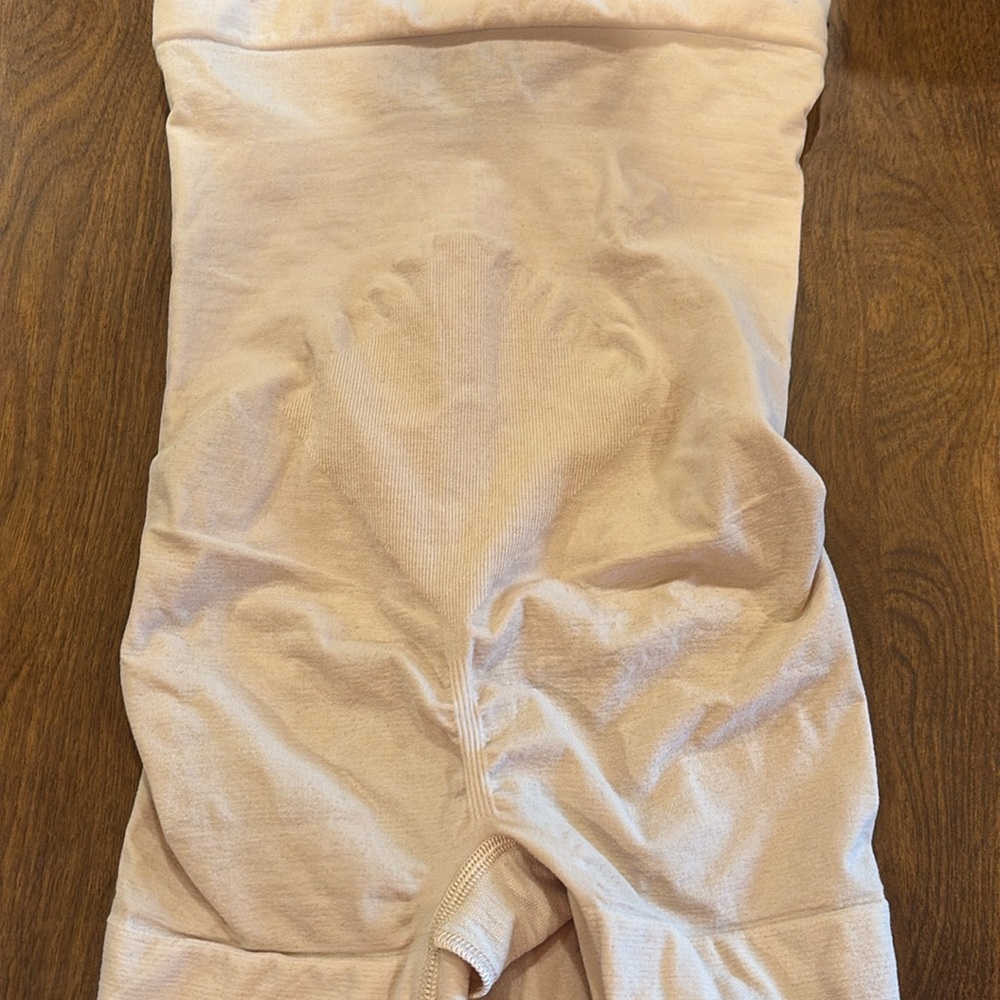 Spanx Higher Power Short size M color soft nude Comes with no box looks clean. - Picture 5 of 9